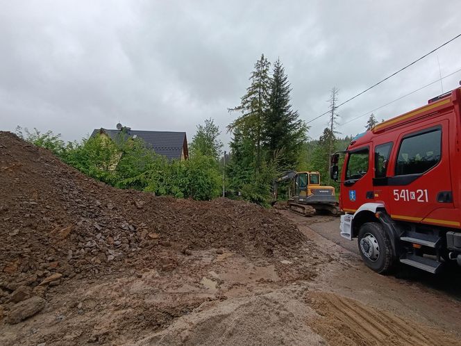 Dramat w Zakopanem! Ziemia zasypała mężczyznę, wyciek gazu utrudniał akcję ratunkową