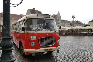 Kurs zabytkowym autobusem i rejs tramwajem wodnym