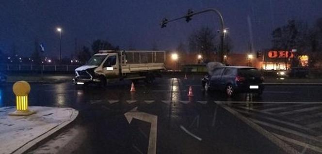 Olsztyn. Wypadek na skrzyżowaniu ul. Towarowej z ul. Stalową. Jedna osoba ranna
