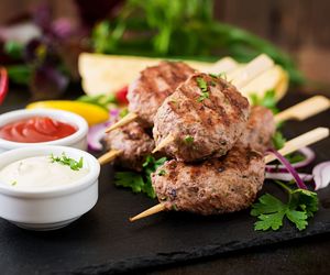 Kofty z indyka. Pyszne i aromatyczne klopsiki na patyku