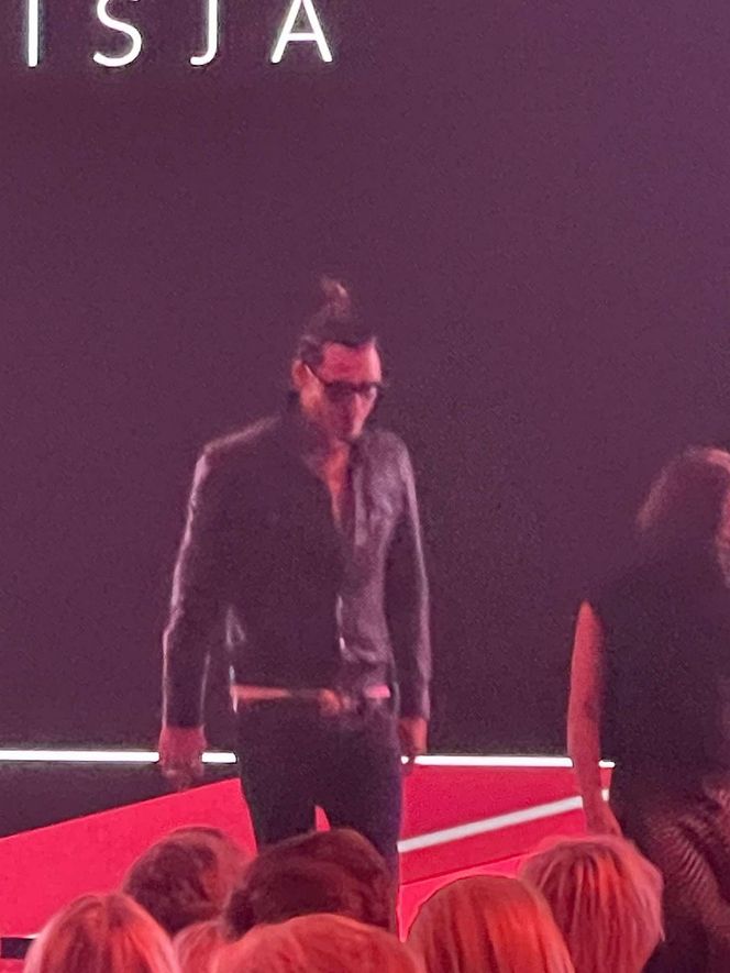 Spodnie spłatały figla Bartoszowi Gelnerowi na ramówce TVP