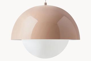 Nowoczesne lampy wiszące. Jaki model wybrać do salonu?