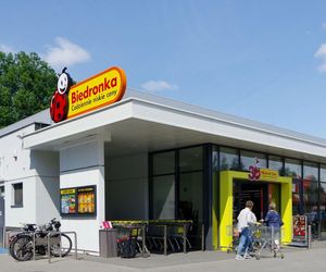 Tłumy w Biedronce. Klienci wychodzą z pełnymi koszykami. Na takie promocje czekaliśmy wszyscy
