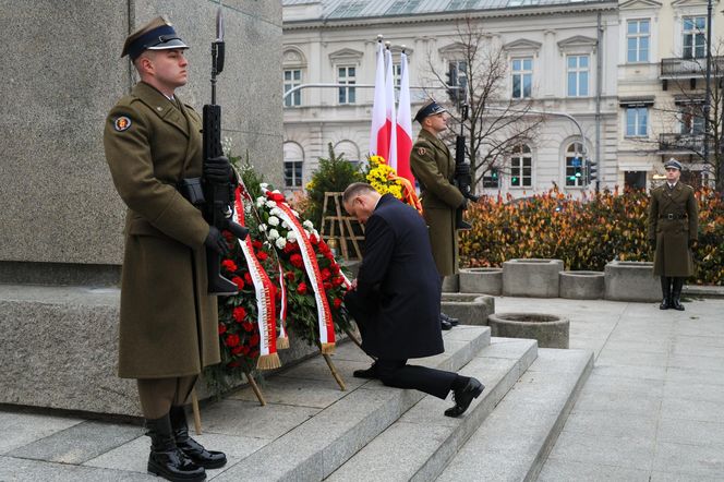 Warszawa. Prezydent Andrzej Duda złożył wieńce przed pomnikami Ojców Niepodległości