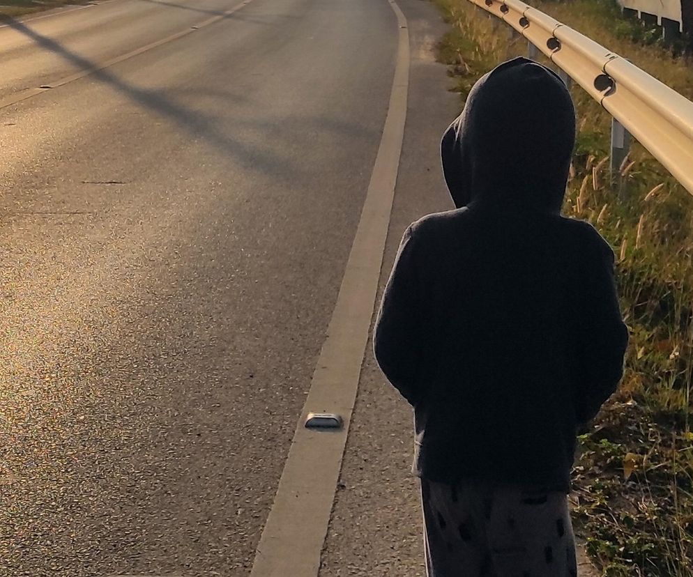 8-latek szedł do szkoły, ale tam nie dotarł. Na jego drodze pojawił się senior 