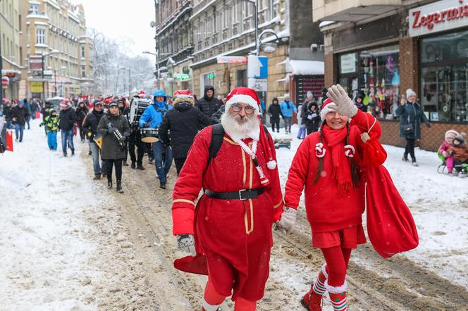 Parada w Mikołajów w Chorzowie na koniec Mikołajowego Festiwalu Czekolady z... owadami