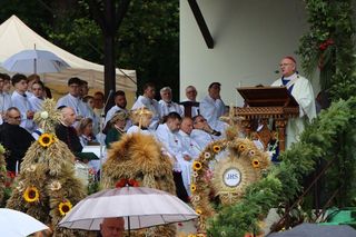 Odpust w Gietrzwałdzie. Do słynącej z Objawień Maryjnych miejscowości przyjechały tłumy