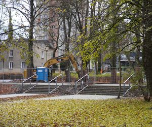 Główne wejście do Parku Planty zagrodzone