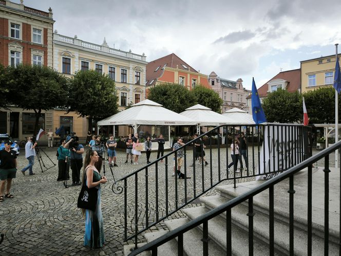 Manifestacja przeciwko niechęci do imigrantów w Lesznie 