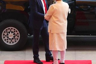 Rozmowy pokojowe w Delhi. Wiceprezydent USA Vance: Rosja i Ukraina będą musiały dokonać wymiany terytoriów.