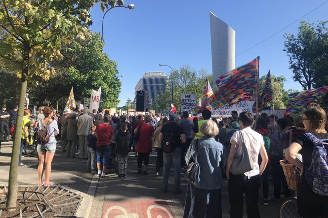 W jedności siła. Manifestacja wsparcia dla protestujących w Sejmie