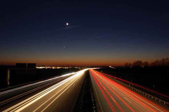 Pijany Ukrainiec zaparkował ciężarówkę na pasie zieleni autostrady A4! Co mu za to grozi?