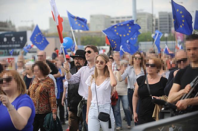 Oskarżany o mobbing i molestowanie Lis odtrąbił zwycięstwo. Ale zapomniał o maleńkim szczególe