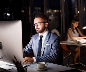 Praca zmianowa a bezsenność