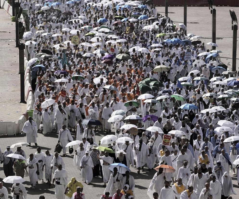 1,6 mln pielgrzymów odprawiło rytuał kamieniowania szatana. Odrzucili zło i oddali się Bogu