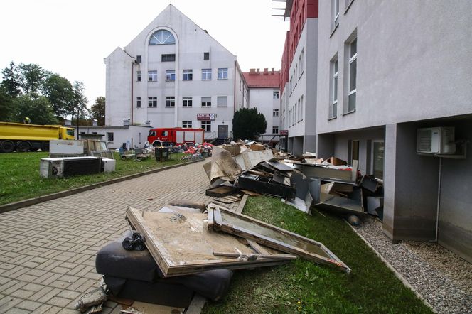 Dramat w szpitalach i przychodniach po powodzi. Zalane budynki, ewakuacja pacjentów. Raport Ministerstwa Zdrowia