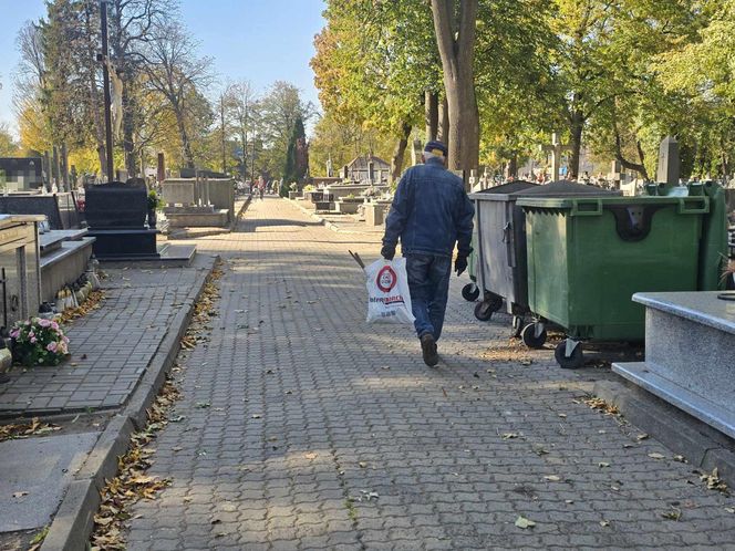 Polacy masowo sprzątają groby przed 1 listopada