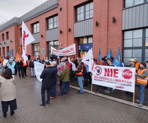 Pracownicy Zakładu Linii Kolejowych pikietowali w Siedlcach! Poparli ich siedleccy radni