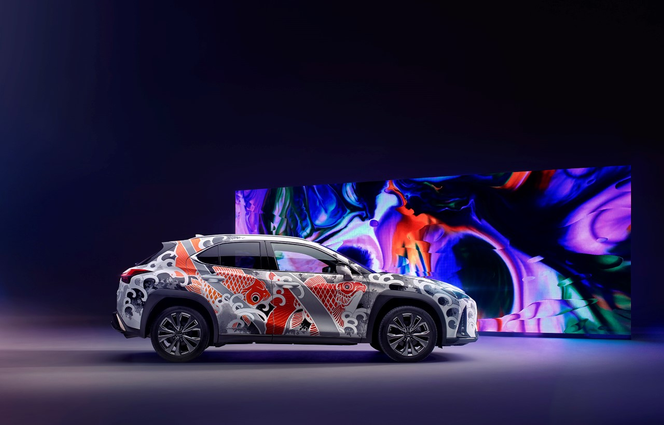 Wytatuowany Lexus UX