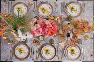 Ślubna dekoracja stołu. Jak ozdobić weselny stół?