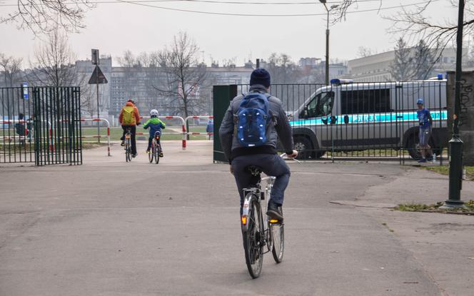 Tak krakowscy policjanci walczą z koronawirusem