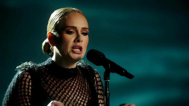 Adele odwolała koncerty bo nie chciała fruwać nad basenem na scenie