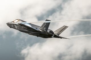USA potajemnie rozmieszczają broń jądrową w Wielkiej Brytanii. Kreml reaguje