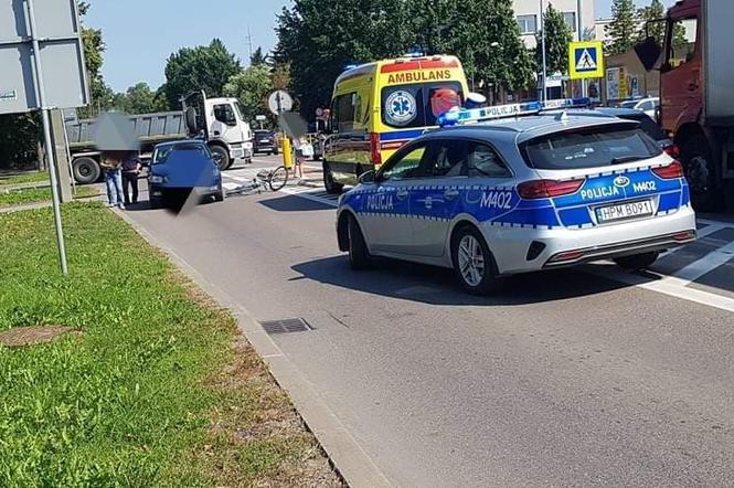 Augustów. 75-letni kierowca skody potrącił rowerzystkę na przejściu dla pieszych