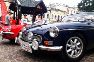 XX Podkarpacki Rajd Pojazdów Zabytkowych - konkurs elegancji na Rynku w Rzeszowie