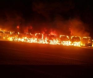 Gigantyczny pożar w Bytomiu. Doszczętnie spłonęły autobusy w zajezdni