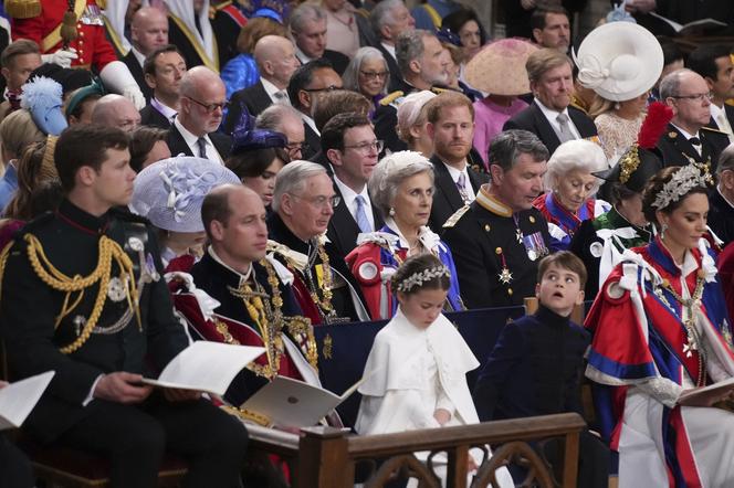 Księżniczka Charlotte i książę Louis na koronacji króla Karola III