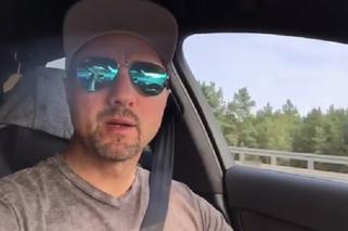 Jerzy Dudek śpiewa w samochodzie. Repertuar zaskakuje! VIDEO
