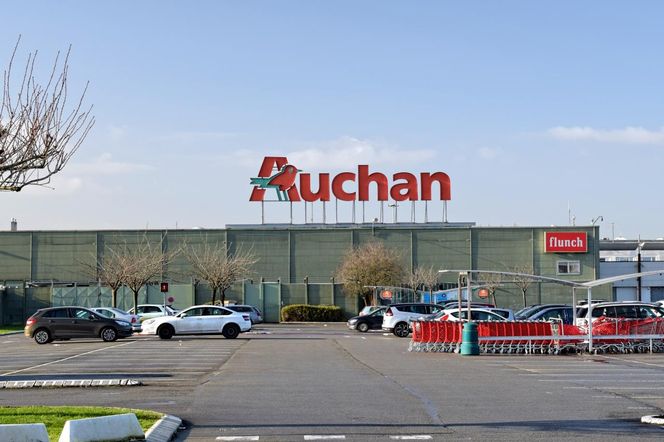 Czy Auchan jest otwarty 2 maja 2026?