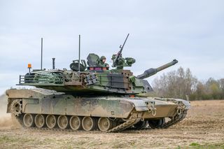 Polscy czołgiści znów na poligonie. Nowe Abramsy już strzelają! [GALERIA]
