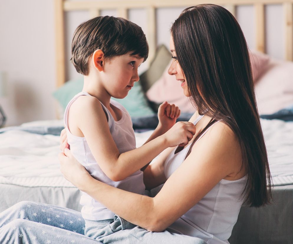 Twoje dziecko mówi „mamo pobaw się ze mną”? To naprawdę chce powiedzieć