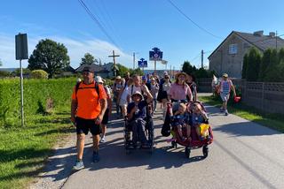 44. LPP na Jasną Górę Sandały czy adidasy?