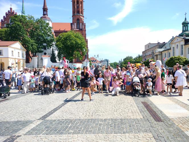 Chcieli podkreślić potrzebę swoich działań. Ulicami Białegostoku przeszedł Marsz Rodzin Zastępczych