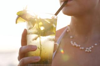 Napoje na upał - przepisy na orzeźwiające domowe drinki bez alkoholu