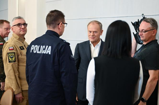 Donald Tusk we Wrocławiu. Konferencja prasowa premiera. "Nie ma powodów do paniki"