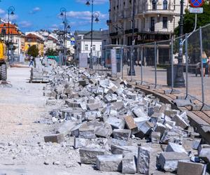 Remont nawierzchni Krakowskiego Przedmieścia w Warszawie w 2024 r.