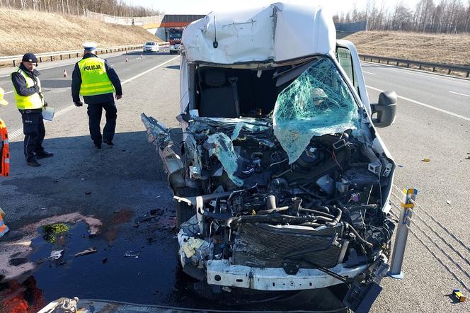 Tragiczy wypadek na na węźle autostrady A4 z drogą S-3. Kierujący kamperem poniósł śmierć na miejscu [ZDJĘCIA]