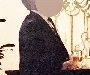 Anna Lewandowska w nocy pali elektryczne papierosy