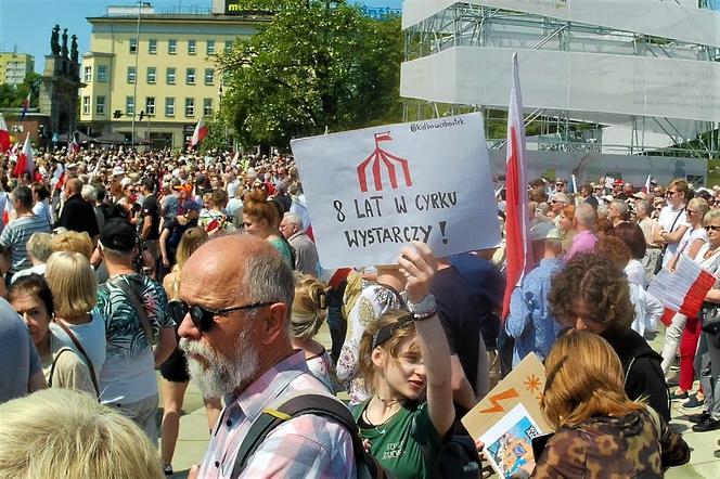 Manifestacja 4 czerwca na placu Solidarności w Szczecinie