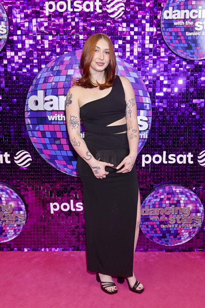 Tłum gwiazd na najnowszym odcinku "Tańca z Gwiazdami". Fijał w czerwieni, Mróz w czerni i Frycz w bieli