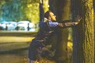 Minister Buda ćwiczy pod osłoną nocy