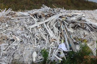 Nieznani sprawcy porzucili tony żarówek obok autostrady A1. Trwa śledztwo w sprawie