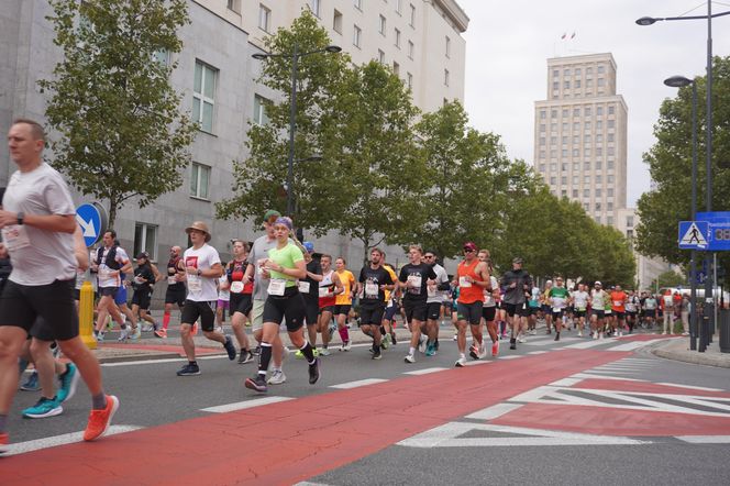 Uczestnicy Maratonu Warszawskiego 2025