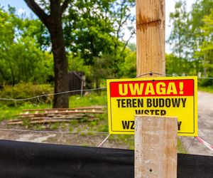 Domki fińskie na Polu Mokotowskim w trakcie odbudowy
