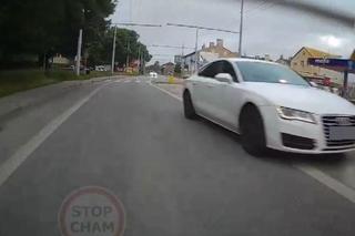 Wypożyczone audi udawało radiowóz. 20-latek wpadł dzięki nagraniu z kamerki