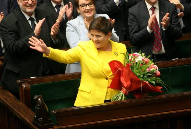 Najlepsze stylizacje Beaty Szydło